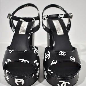 Chanel 22S Black White Lambskin CC Logo Platform Strap Block Heel Sandal 38 Bag